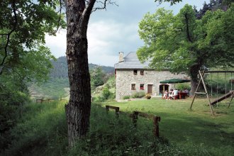 Chambres d'hôtes la Calmeraie et son tilleul chambres hotes Calmeraie Ardeche Gerbier de Jonc Ray-Pic France